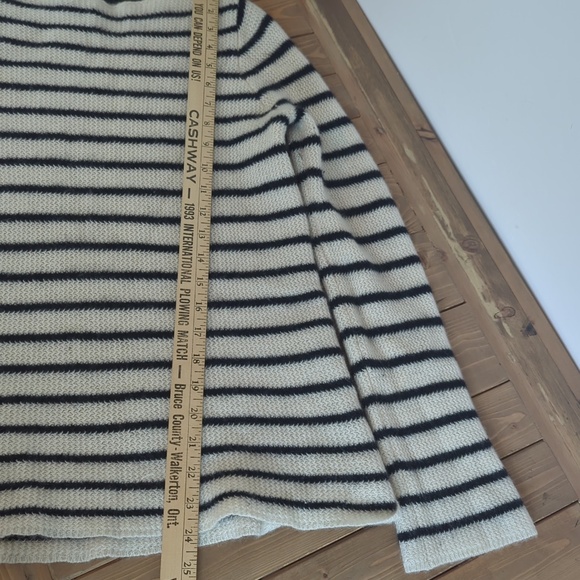 360 Cashmere Black Cream Striped Long Sleeve Super Soft Sweater - Picture 8 of 11